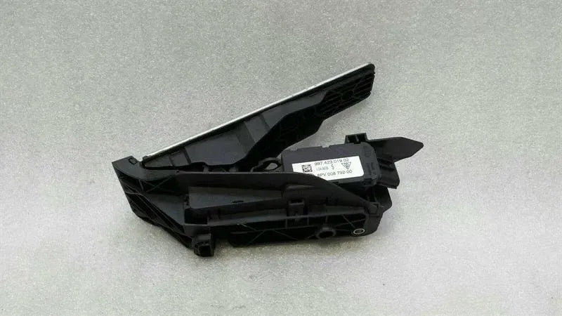 Porsche Cayman 987 accelerator pedal set 99742301902 accelerator pedal set trim.