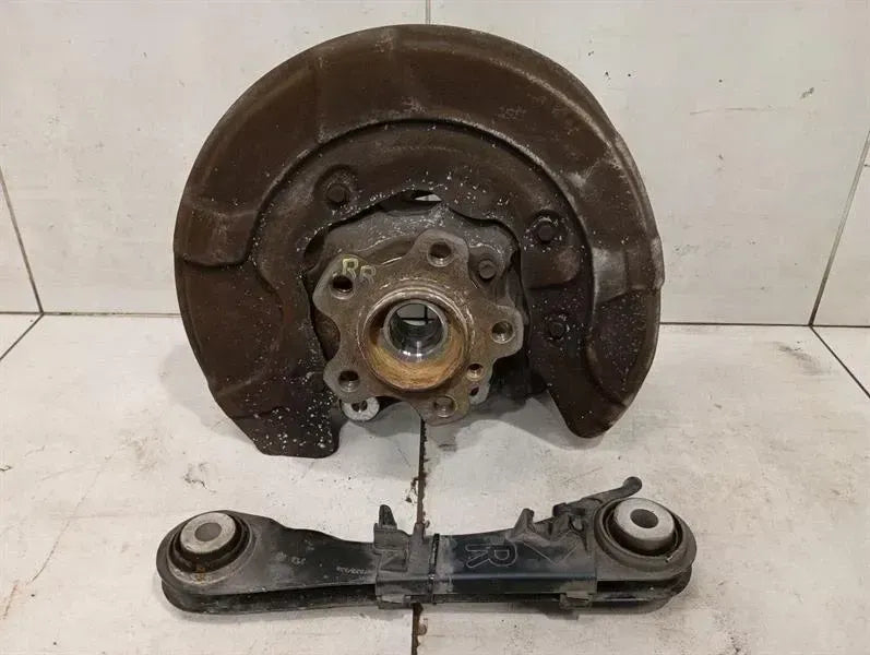 BMW 7 Series G11 Right Rear Hub 6865662 Wheel Bearing Housing Rear Right