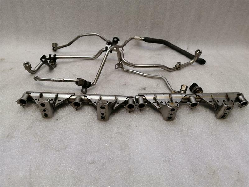 Porsche 911 991 Fuel Rail 9A111085903 Injection Strip Pipe Distributor