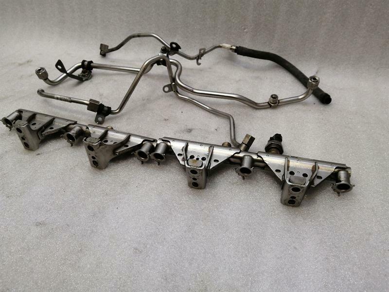 Porsche 911 991 Fuel Rail 9A111085903 Injection Strip Pipe Distributor
