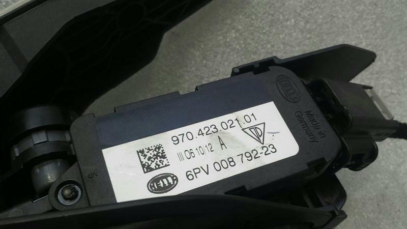 Porsche Boxster 981 accelerator pedal (electrical) 97042302101 accelerator pedal