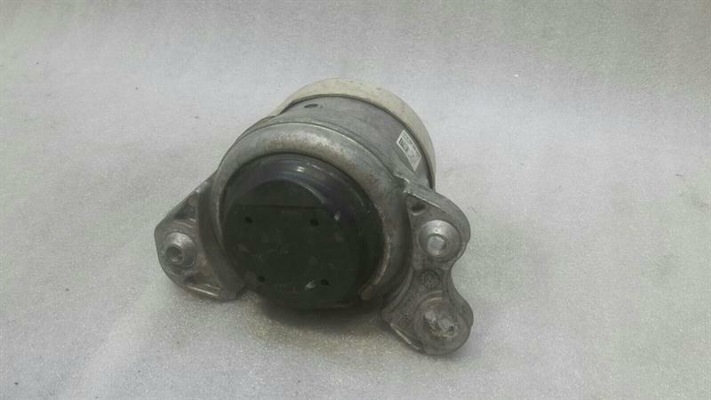 Mercedes E Class W238 Left Engine Mount A2052401000 Engine Mount Left