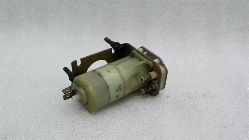 Porsche 911 930 washer fluid pump 90162807422 washer water pump