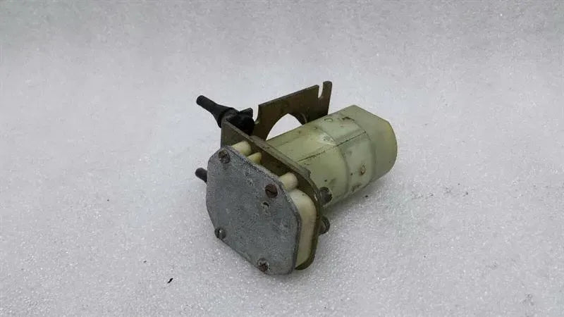 Porsche 911 930 washer fluid pump 90162807422 washer water pump