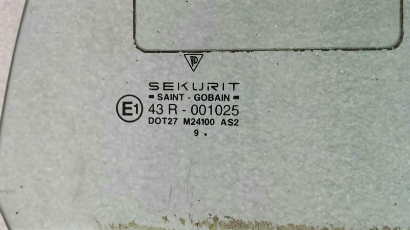 Porsche Boxster 986 right front door glass 98654251200 door window front right.