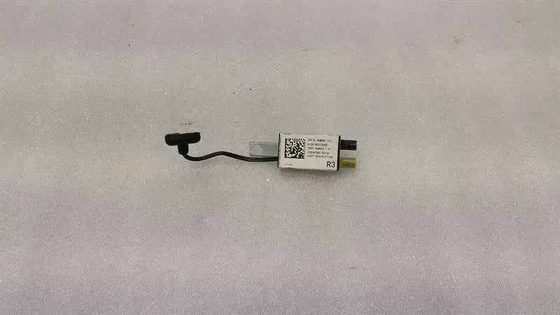 Tesla Model S 75 Aerial / Antenna 1004798-00-D Antenna Amplifier