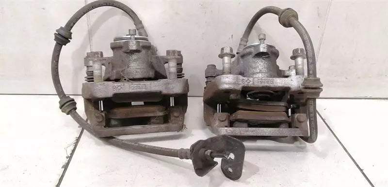 Land Rover Range Rover Evoque Rear Caliper Set LR027130 Brake Caliper Rear Set