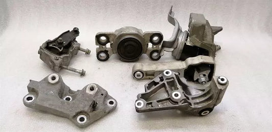 LAND ROVER RANGE ROVER EVOQUE Engine Mount LR024730 Motor Mount LR030745