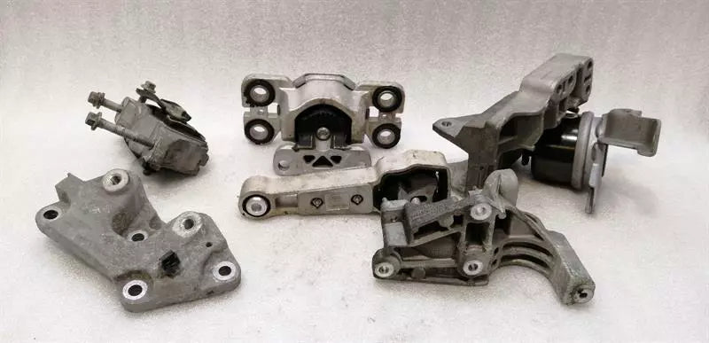 LAND ROVER RANGE ROVER EVOQUE Engine Mount LR024730 Motor Mount LR030745