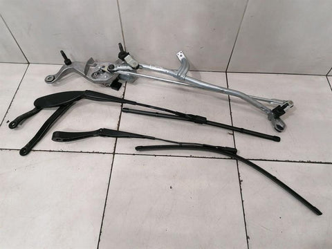 Mercedes CLS C257 W257 front wiper engine A2138205904 wiper motor front RHD