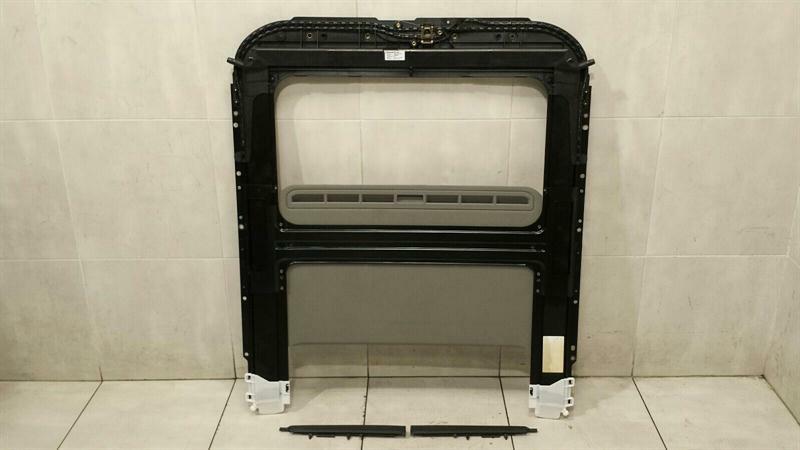 PORSCHE CAYENNE 958 92A SUNROOF 7P5877021 SLIDING SUNROOF FRAME MECHANISM