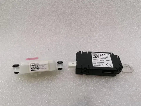 Tesla Model 3 Standard Range Aerial / Antenna 1098046-00-C Antenna Amplifier