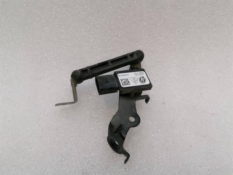 Porsche Taycan 9J Sensor FRH 9J1616214 Front Right Level Sensor