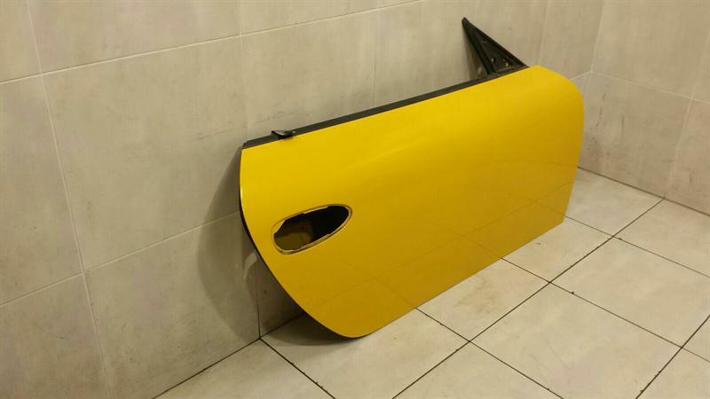Porsche Cayman S 987 right front door 99753101206 door front right