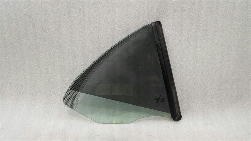 Porsche 911 997 right rear 1/4 glass 99754311211 door window 1/4 rear right