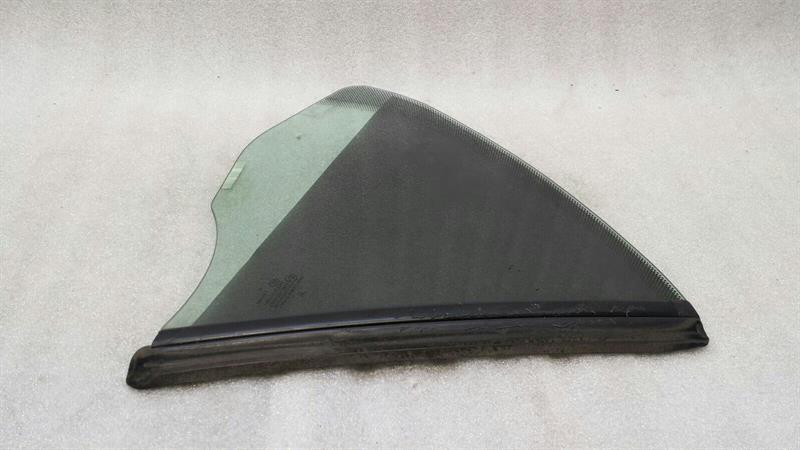 Porsche 911 997 right rear 1/4 glass 99754311211 door window 1/4 rear right
