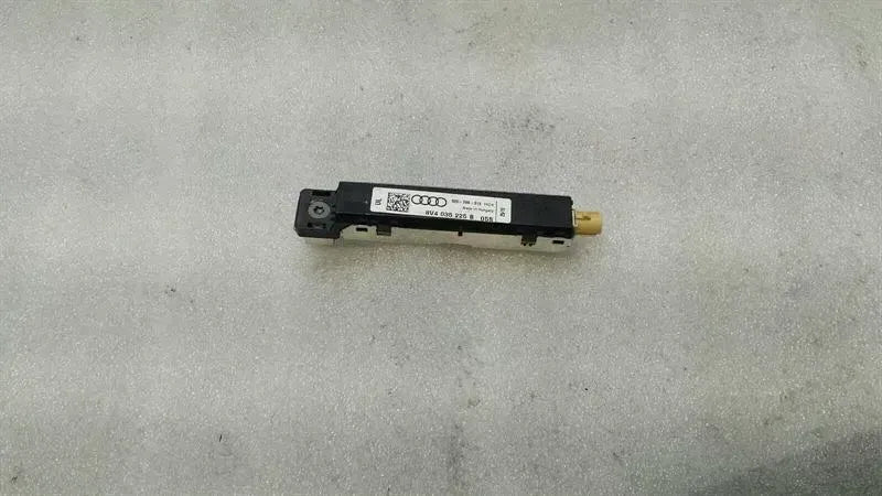 Audi S3 8V A3 Aerial / Antenna 8V4035225B Antenna Amplifier