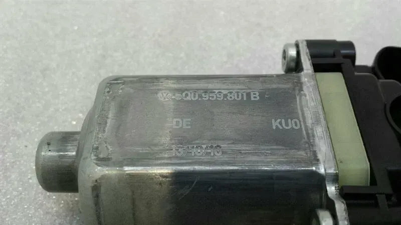 Audi S3 8V right door window motor 5Q0959801B window regulator motor right