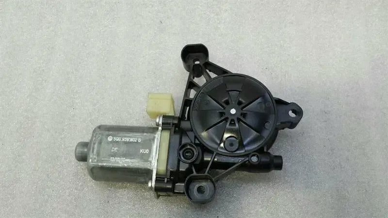 Audi S3 8V Left Door Window Motor 5Q0959802B Power Window Motor Left