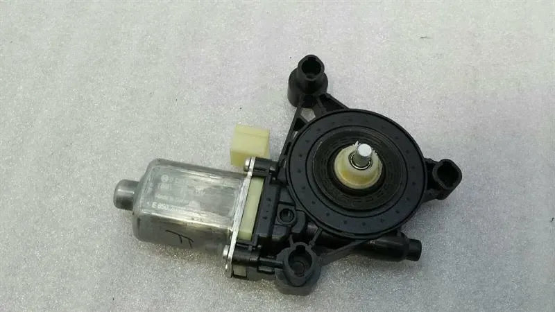 Audi S3 8V right door window motor 5Q0959801B window regulator motor right