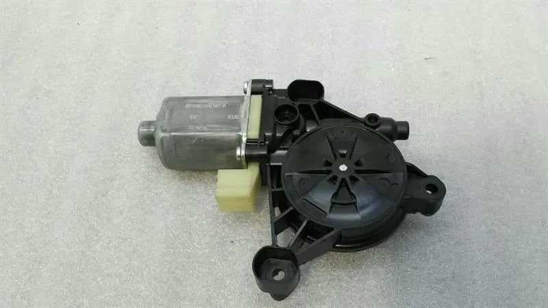 Audi S3 8V right door window motor 5Q0959801B window regulator motor right