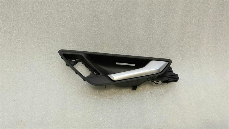 Audi TT 8S Right Door Inner Handle 8S0837020A Interior Door Handle Right