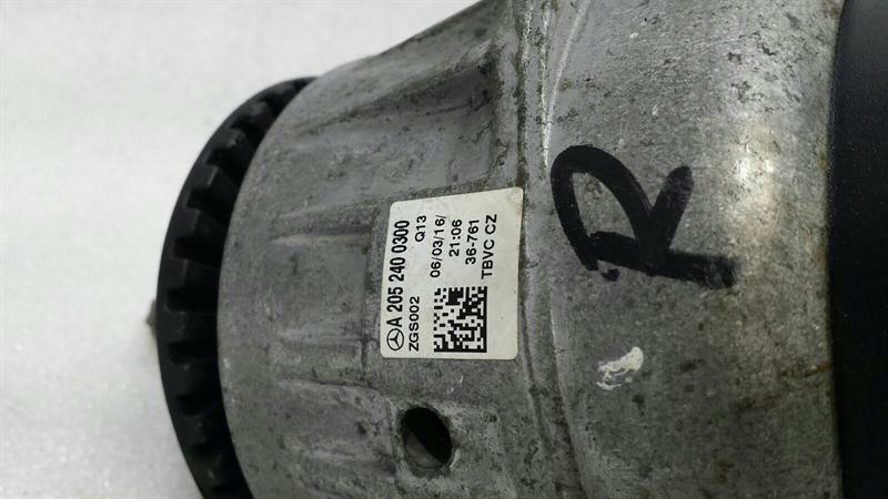 Mercedes C Class W205 Right Engine Mount A2052400300 Engine Mount Right M274