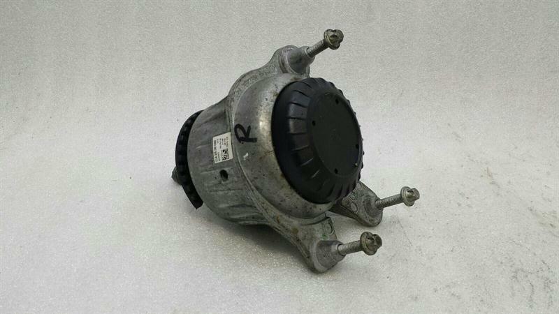 Mercedes C Class W205 Right Engine Mount A2052400300 Engine Mount Right M274