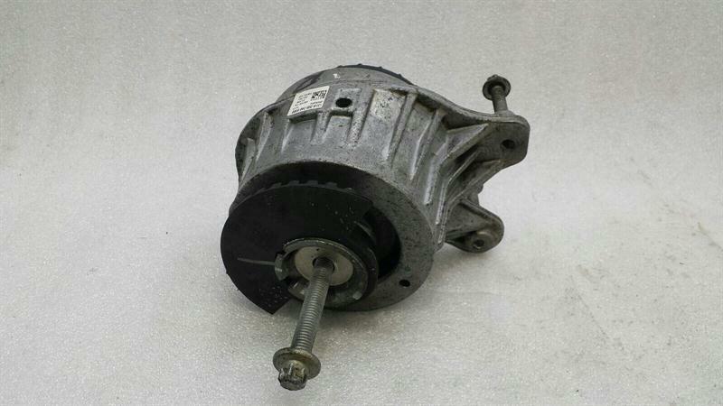 Mercedes C Class W205 Right Engine Mount A2052400300 Engine Mount Right M274
