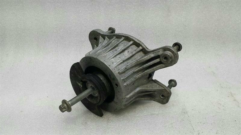 Mercedes C Class W205 Left Engine Mount A2052400200 Engine Mount Left M274