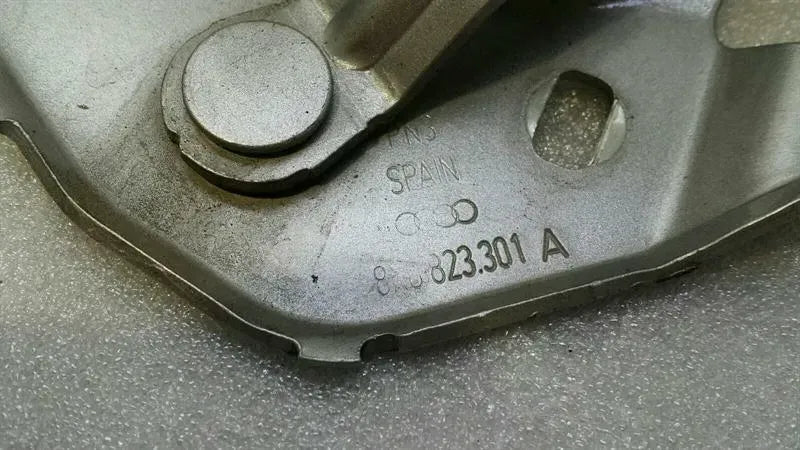 Audi A1 8X Bonnet Hinge LHS 8X0823301A Hood Hinge Left
