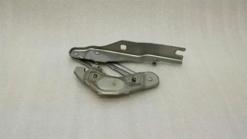 Audi A1 8X Bonnet Hinge LHS 8X0823301A Hood Hinge Left