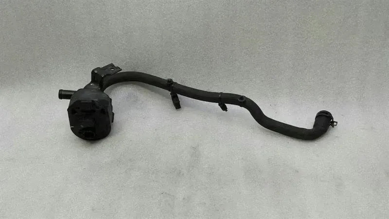 Tesla Model S 75 Additional Cooling Pump 1057235-00-F Coolant Pump Pump