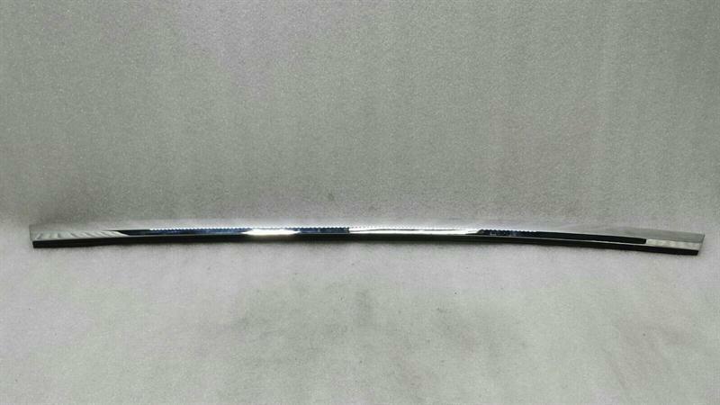 Tesla Model S 75 Rear Right Body Moulding 1038396-80-A Strip Rear Right