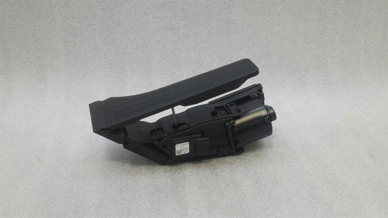 Mercedes E Class W213 Throttle Pedal (Electrical) A2133001000 Throttle Hybrid