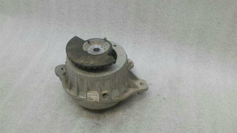 Mercedes E Class W213 Left Engine Mount A2132403200 Engine Mount Left Hybrid