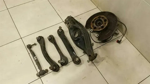 Mercedes SLK R172 Right Rear Hub A1723502008 wheel bearing housing rear right