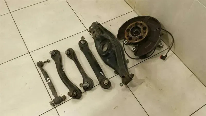 Mercedes SLK R172 Right Rear Hub A1723502008 wheel bearing housing rear right