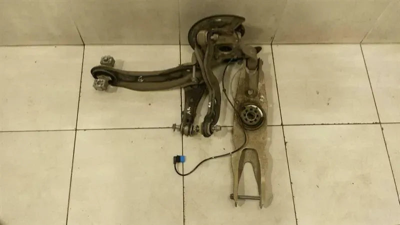 Mercedes X156 Right Rear Hub A2463503441 Wheel Bearing Housing Rear Right 4 MATIC
