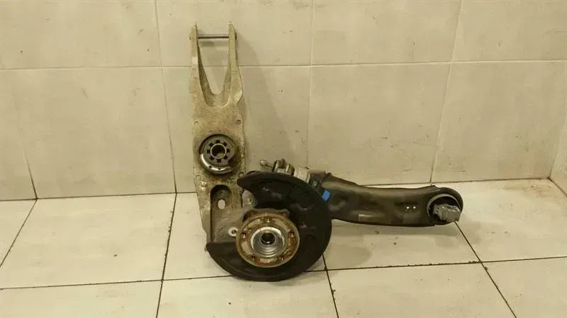 Mercedes X156 Right Rear Hub A2463503441 Wheel Bearing Housing Rear Right 4 MATIC