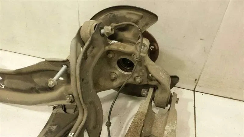 Mercedes X156 Right Rear Hub A2463503441 Wheel Bearing Housing Rear Right 4 MATIC