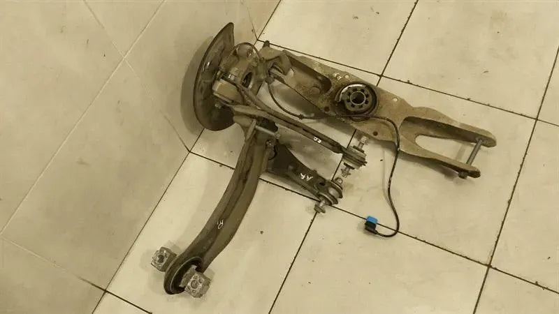 Mercedes X156 Right Rear Hub A2463503441 Wheel Bearing Housing Rear Right 4 MATIC