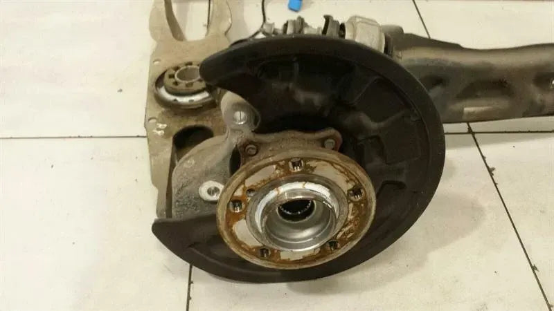 Mercedes X156 Right Rear Hub A2463503441 Wheel Bearing Housing Rear Right 4 MATIC