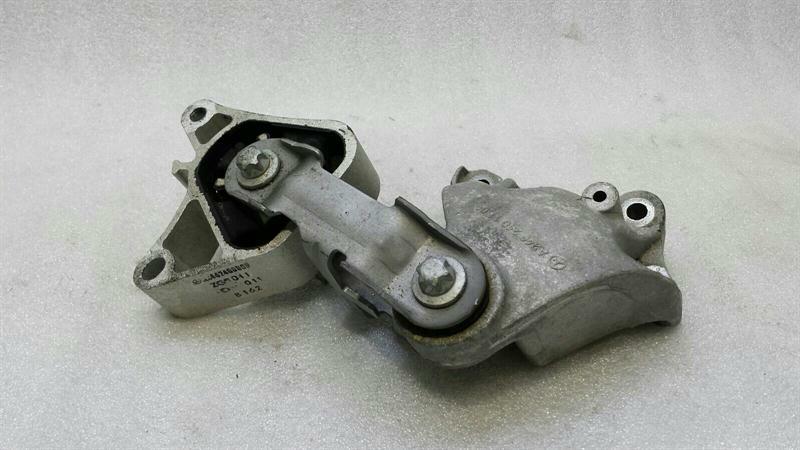 Mercedes GLA X156 Engine Mount A2462400809 Engine Mount Bracket