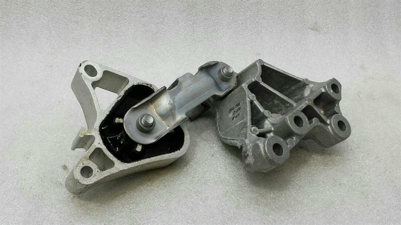 Mercedes GLA X156 Engine Mount A2462400809 Engine Mount Bracket