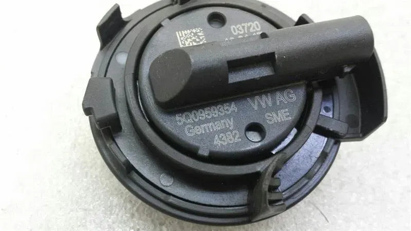 Audi A3 8V facelift Crash Sensor 5Q0959354 Impact Sensor