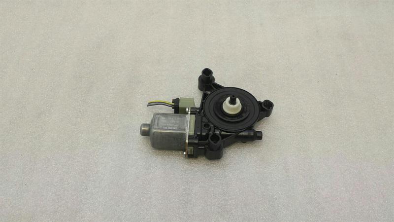Audi A3 8V RLH door window motor 5Q0959801 power window motor rear left