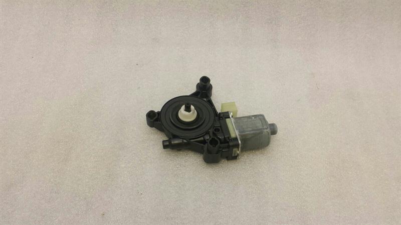 Audi A3 8V RRH door window motor 5Q0959802 window regulator motor rear right