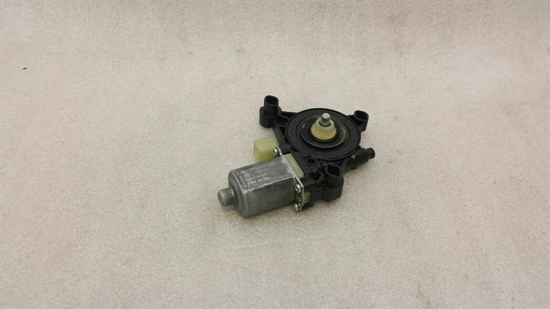 Audi A3 8V FRH door window motor 5Q0959801B window regulator motor front right