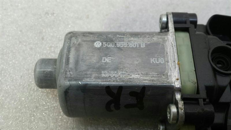 Audi A3 8V FRH door window motor 5Q0959801B window regulator motor front right